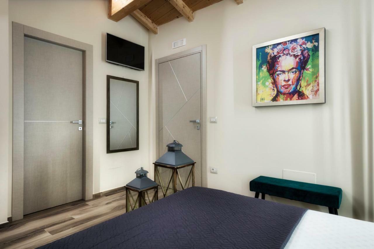 ואסטו Palazzo Eugenia Suites מראה חיצוני תמונה