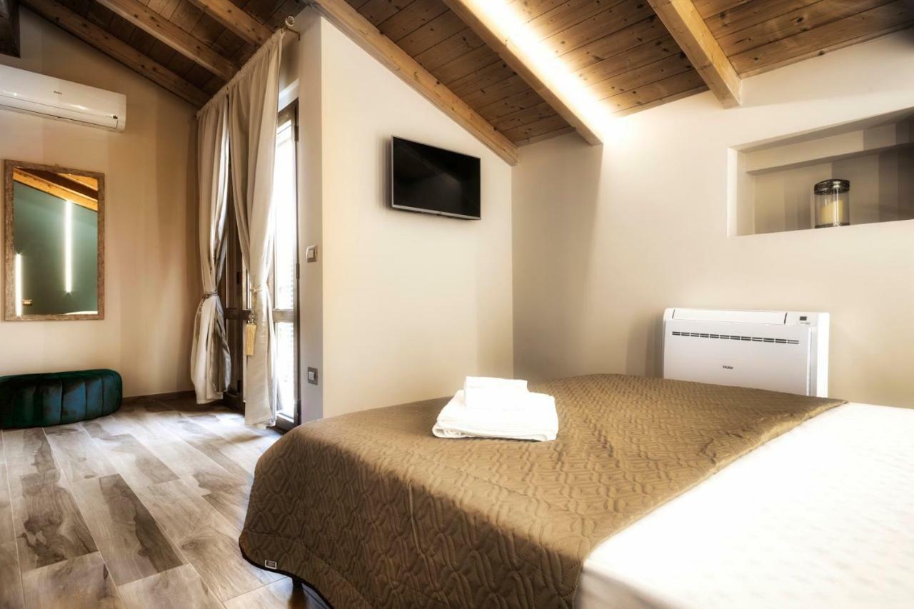 ואסטו Palazzo Eugenia Suites מראה חיצוני תמונה