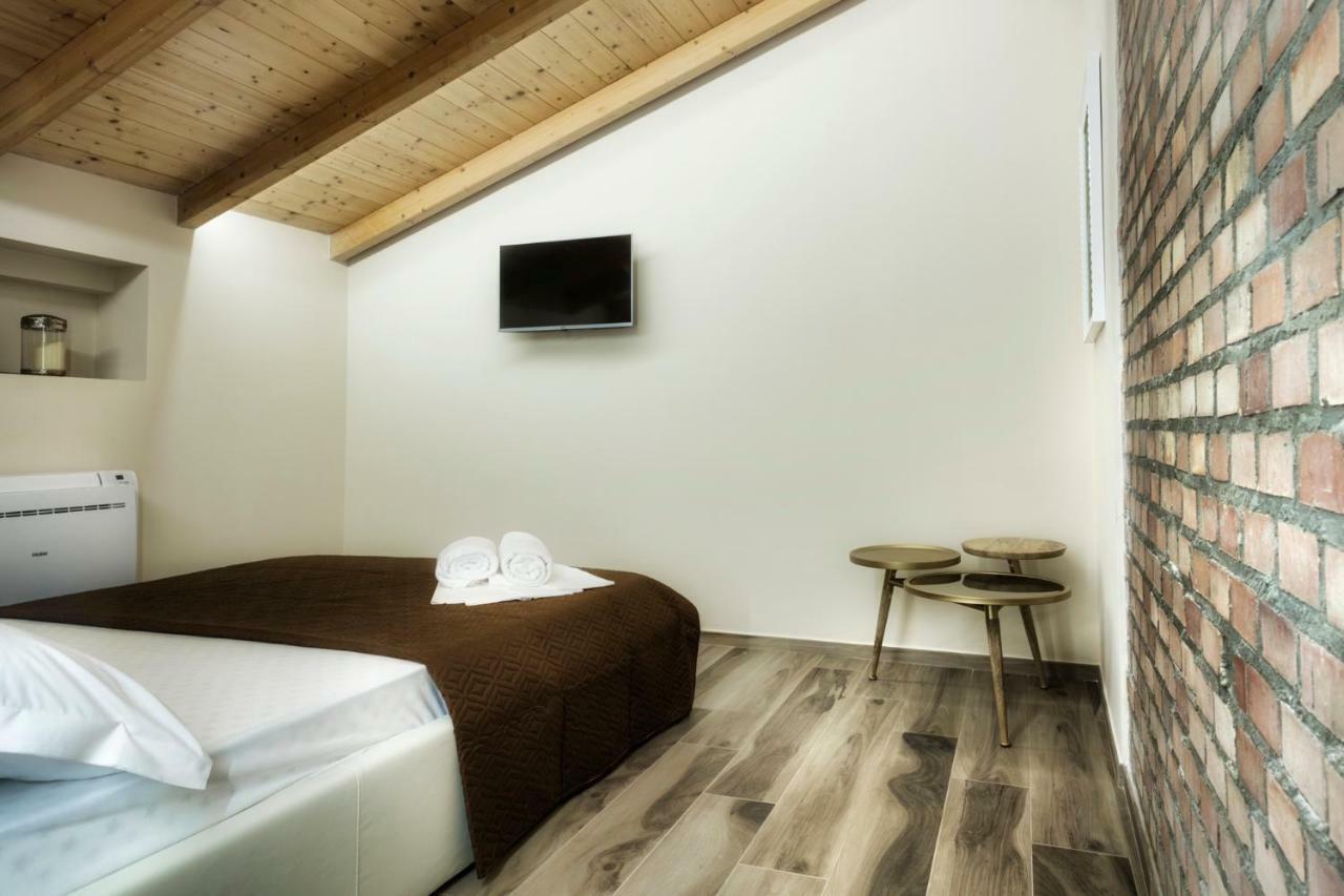 ואסטו Palazzo Eugenia Suites מראה חיצוני תמונה
