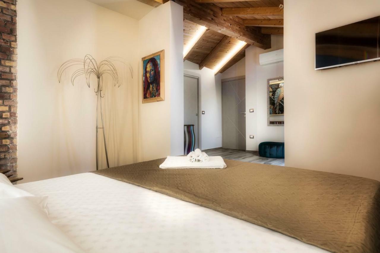 ואסטו Palazzo Eugenia Suites מראה חיצוני תמונה